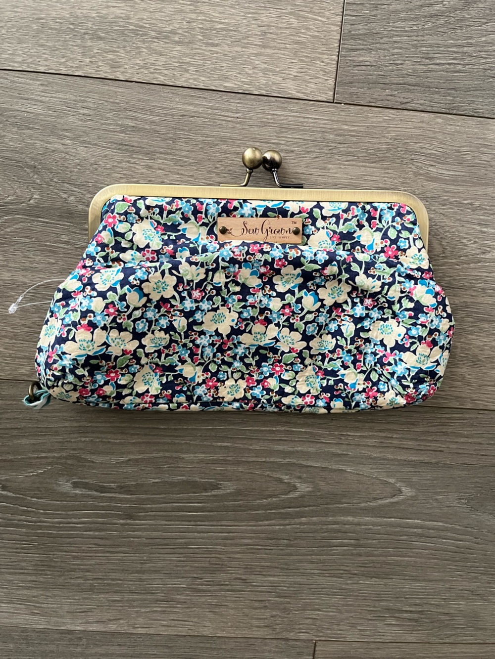 NWOT Sew Grown Essential Oil Carrying Kisslock Clutch- Navy Multi